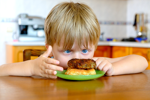Bimbi a tavola con stress