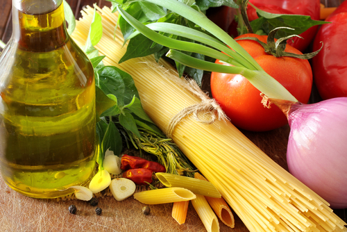 Dieta mediterranea: migliora la pressione rispetto alla dieta abituale, ma non rispetto ad altri tipi di interventi dietetici attivi