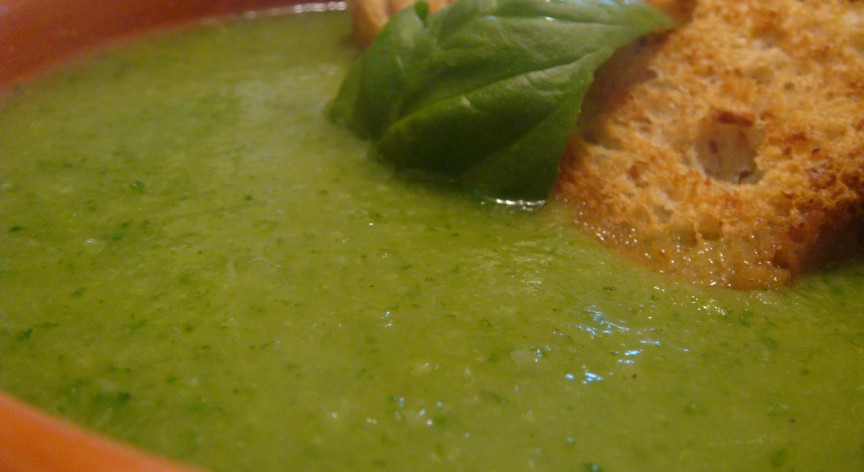 VELLUTATA DI ZUCCHINE E SEDANO ALLE ERBE DI PROVENZA