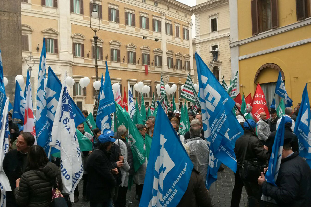 Medici, sospeso sciopero 16 dicembre per crisi governo