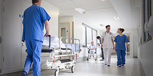 Regioni: sbloccate le prime assunzioni a tempo. Sindacati: «Salari ridotti del 40% e niente tutele»