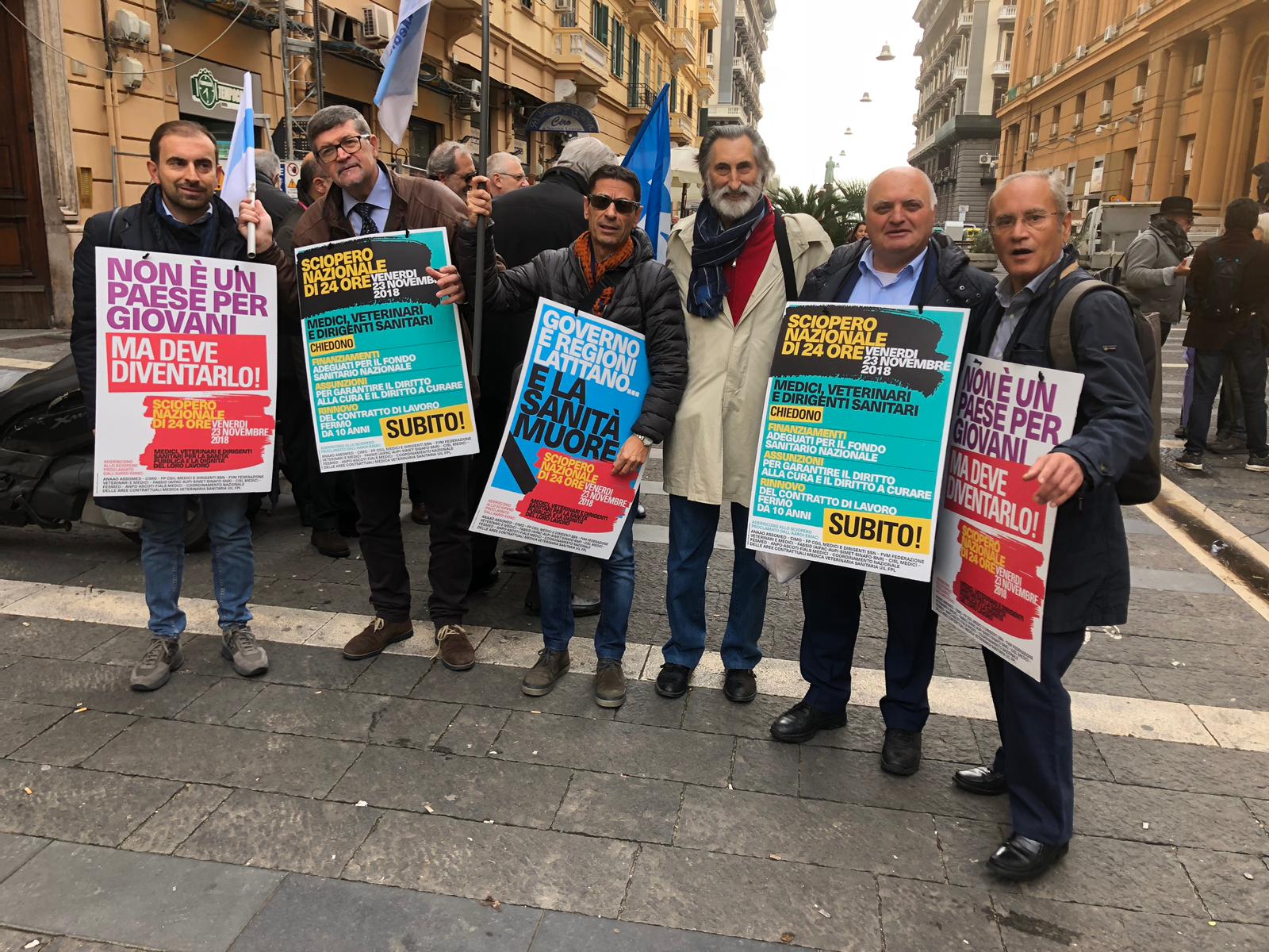 Sciopero medici, adesione tra 80 e 90%. Sindacati: «Senza risposte ci fermeremo anche a dicembre». E Grillo li convoca: «Accoglieremo loro istanze»