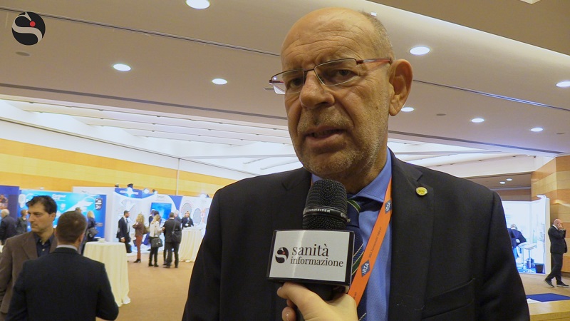 Disfunzioni tiroidee, le malattie del secolo. Sintomi e prevenzione? Risponde l’endocrinologo Castello (AME)…