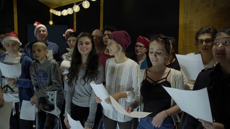 “Palle di Natale”: boom sul web della canzone dei ragazzi dell’Istituto Tumori di Milano