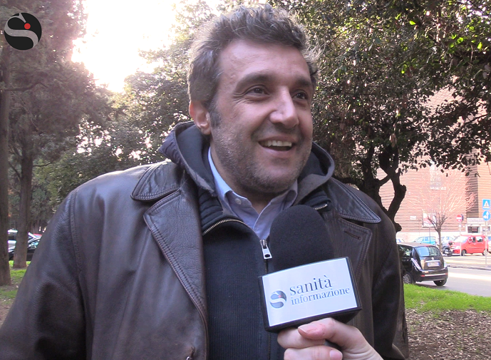 «Da figlio di medico e medico mancato, mi dedico agli altri». Flavio Insinna racconta come si cambia un pezzo di mondo…