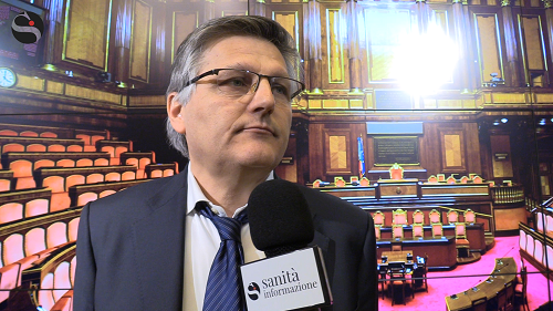 La sanità del futuro secondo i pentastellati. Luigi Gaetti: «Prevenzione, risparmio e formazione»