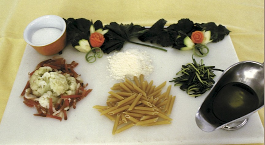 PENNETTE CON ZUCCHINE, CAVOLFIORI E SPECK