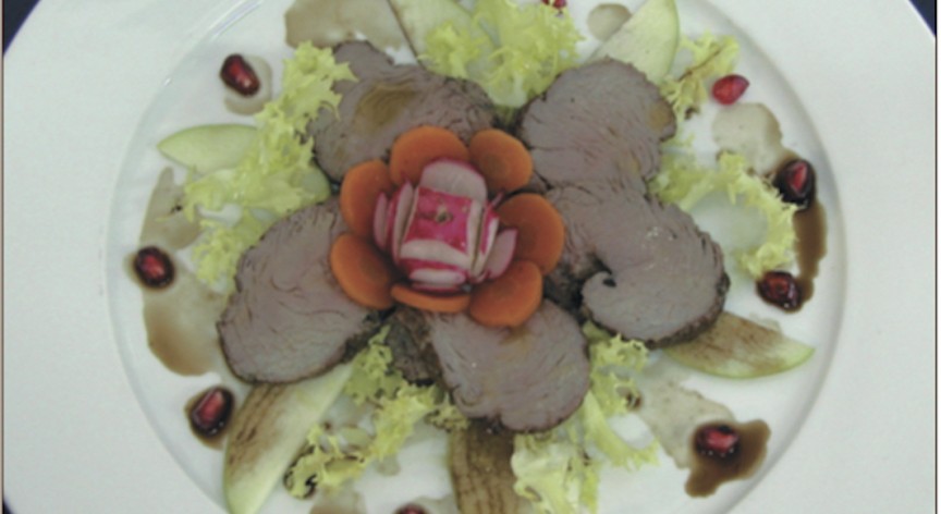 PETTO DI STRUZZO ROSÉ CON VINAIGRETTE ALL’ACETO BALSAMICO