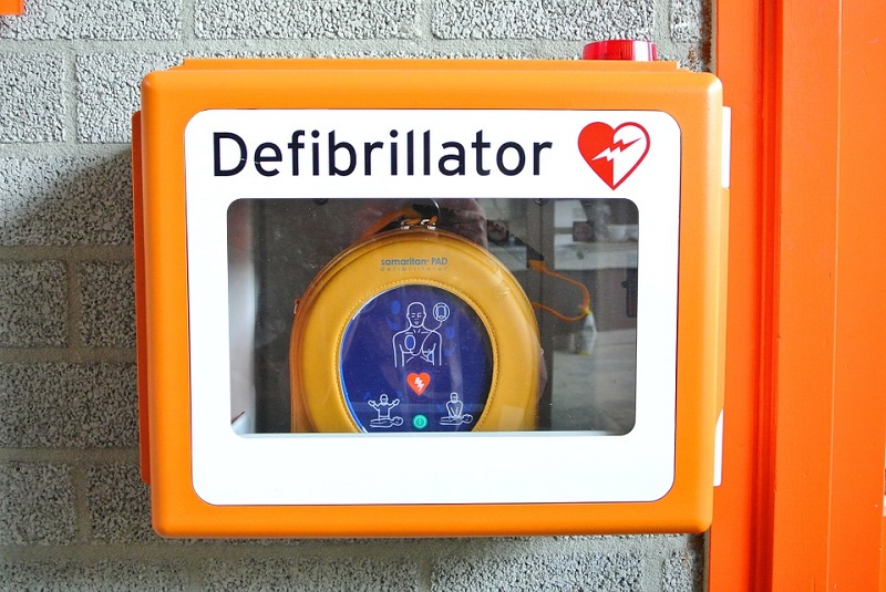 Il defibrillatore può salvare la vita: in vigore l’obbligo per le società sportive dilettantistiche