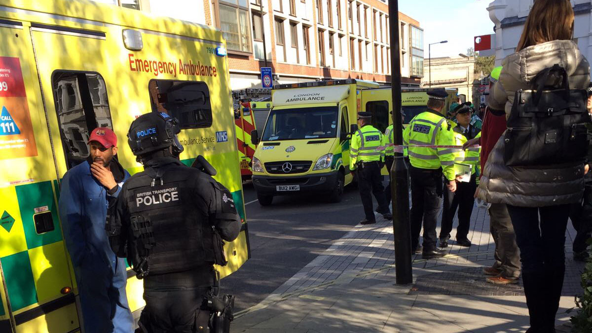 LONDRA TESTIMONIANZA ESCLUSIVA ǀ Le immagini e i video dei soccorsi dopo l’esplosione nella metro a Parsons Green