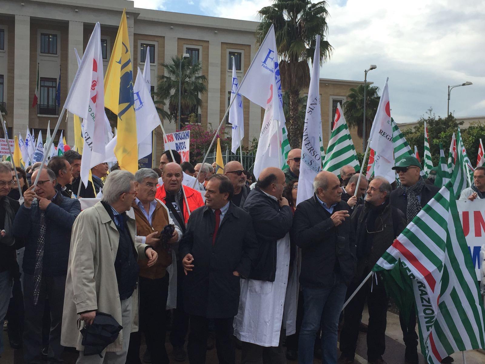 Mille medici pugliesi in piazza, Anelli: «Vogliamo sanità umana e vicina a cittadini, basta alibi economici»