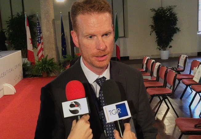 La strategia di Amazon e Google sui farmaci on line. Denuncia FDA: «I big del web ci ostacolano…»