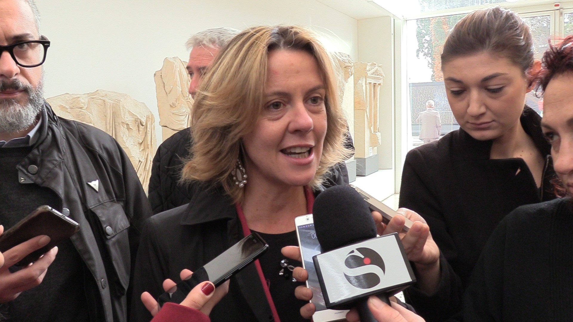 Ema, Lorenzin: «Siamo pienamente in partita». Gentiloni: «Una sfida competitiva ma abbiamo ottime carte»