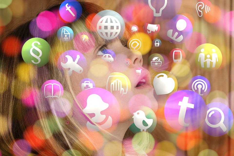 Giochi, videogiochi e web: bambini ed adolescenti sempre più “iperconnessi”