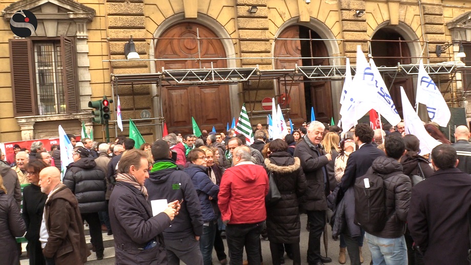 Parte la mobilitazione dei medici: iniziative in tutte le regioni e manifestazione a Roma a maggio. Presentato il Manifesto Unitario