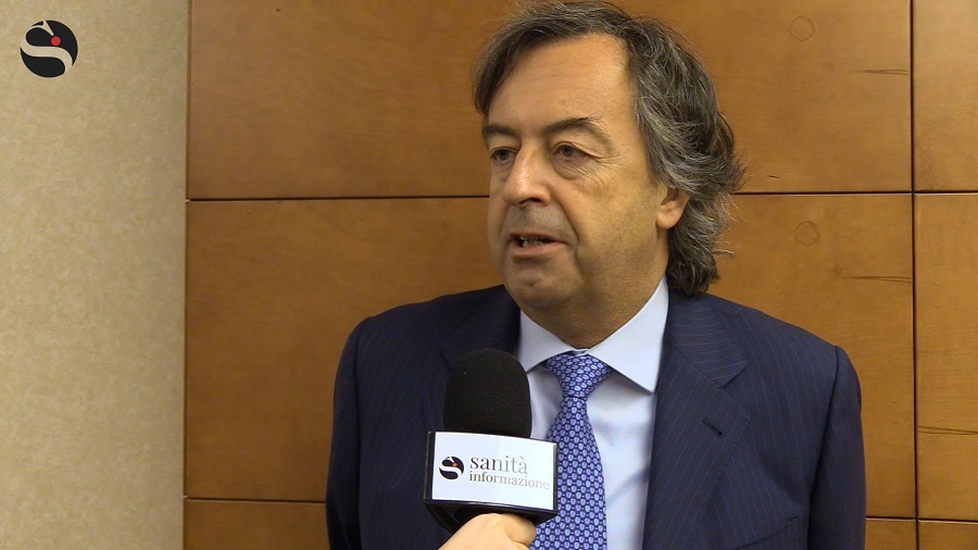 Bufera su Burioni per un tweet. Codacons lo denuncia, Anelli (FNOMCeO) lo difende