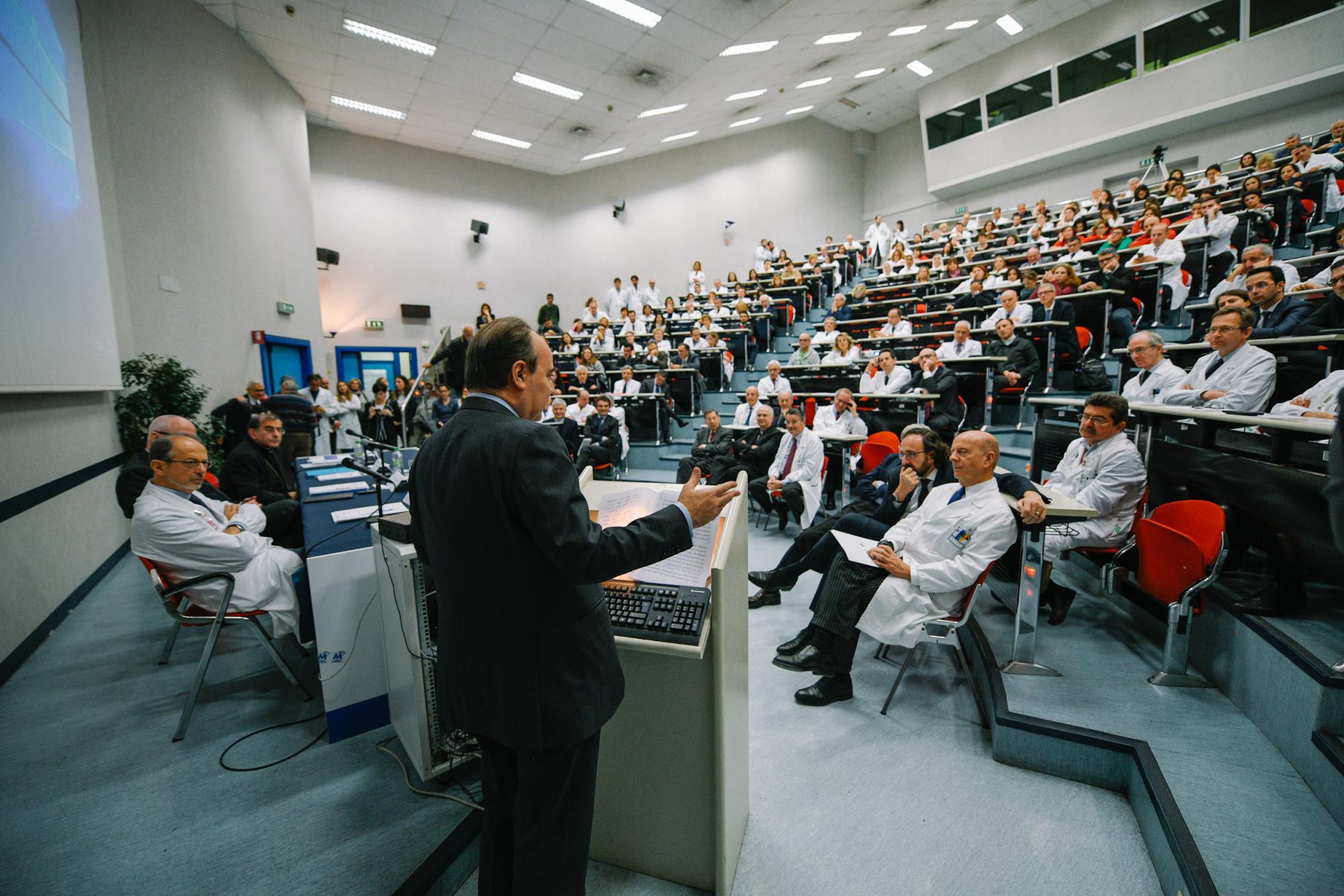 Al Gemelli nel 2017 oltre 46mila pazienti oncologici, 2mila in più rispetto al 2016. I numeri del Libro Bianco