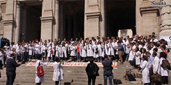 Concorso specializzazione, giovani medici e FNOMCeO: «Sbloccare la graduatoria»