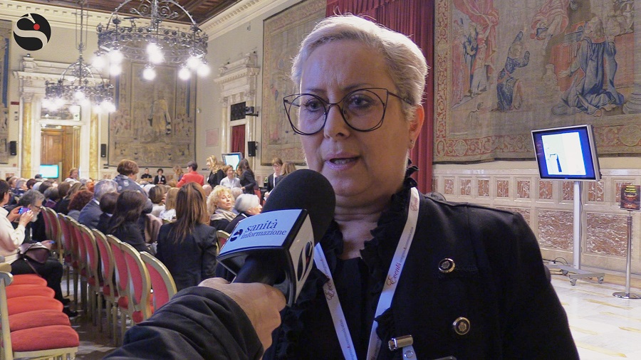 «Grazie medici italiani per aver cacciato “l‘intruso”» la storia di Carolyn Smith, giudice di Ballando con le Stelle