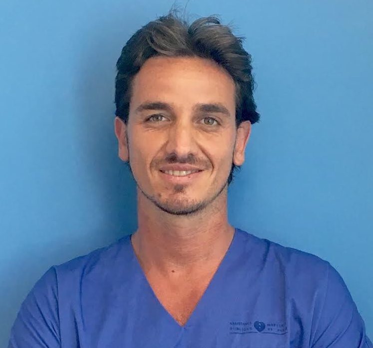 Francesco Wirz, l’italiano che ha operato l’uomo dai tre volti: «In Francia fiducia ai giovani, così si formano i chirurghi»