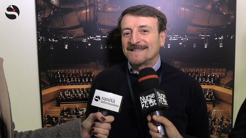 «Chi svuota il pappagallo…?». Risate e memorie in camice bianco di Giacomo prima di Aldo e Giovanni