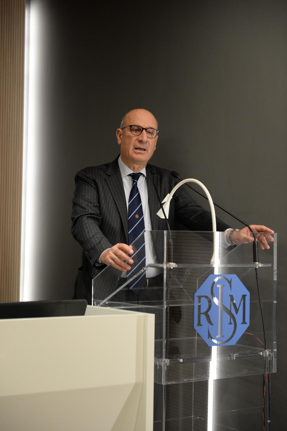 SIRM: «Apparati tecnologici nuovi non significano qualità. La differenza la fa la professionalità del medico»