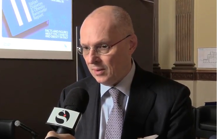 Vaccini, Gran Bretagna pensa all’obbligo. Ricciardi: «In Italia portare vaccinazione dove lavorano gli adulti»