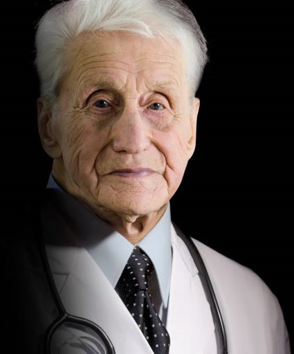 FNOMCeO: «Saremo curati da medici centenari». E anche i giudici dicono “No” ad una sanità senza camici bianchi