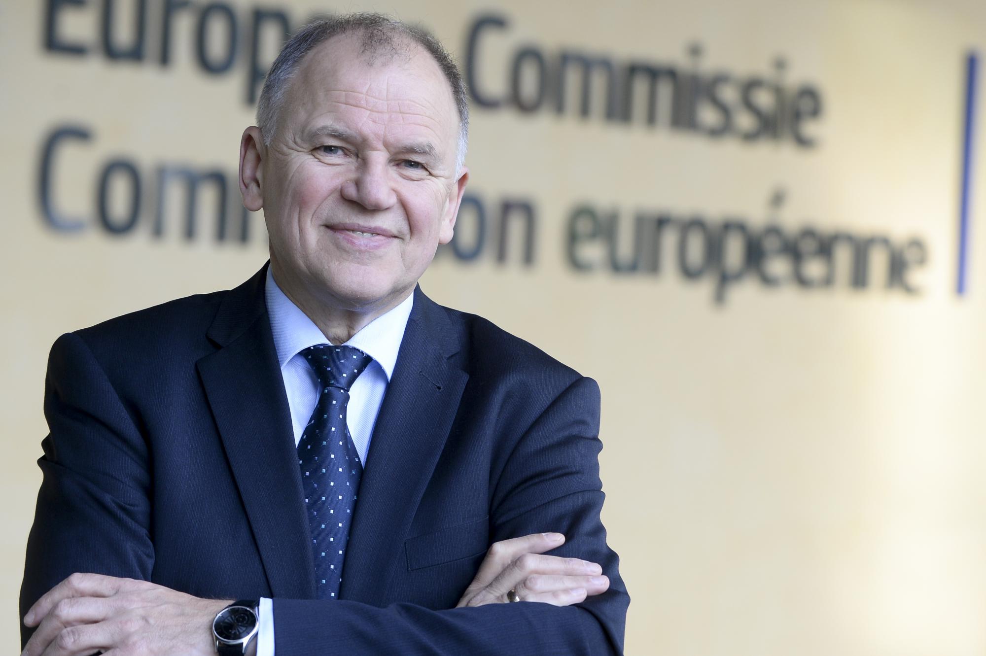 Vaccini, Commissario UE Andriukaitis contro Salvini: «Pericoloso dare consigli medici senza avere qualifiche»