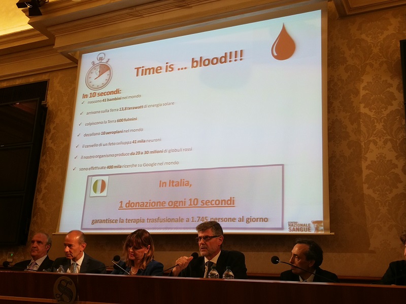 Sangue, calano donatori ma Italia resta autosufficiente. Liumbruno (CNS): «Ora aumentare plasma per farmaci salvavita»