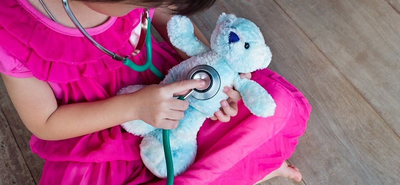 «Da grande voglio fare il dottore». Ma come si fa? Dal liceo agli ECM, la guida per “essere” medici