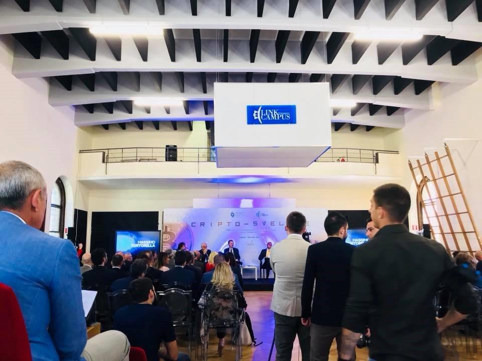Blockchain, il libro “Cripto-svelate” spiega la rivoluzione che coinvolgerà anche la sanità