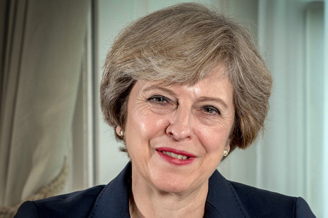 UK, Theresa May “regala” 20 miliardi di sterline per i 70 anni del servizio sanitario grazie alla Brexit. E a più tasse