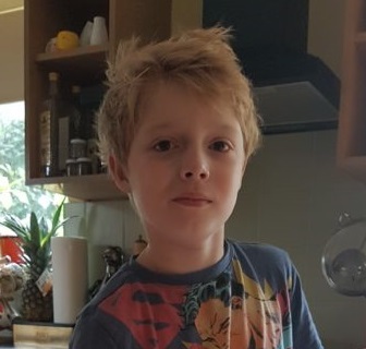 Il medicinale costa troppo e il paziente di 8 anni chiede alla farmaceutica di abbassarne il prezzo