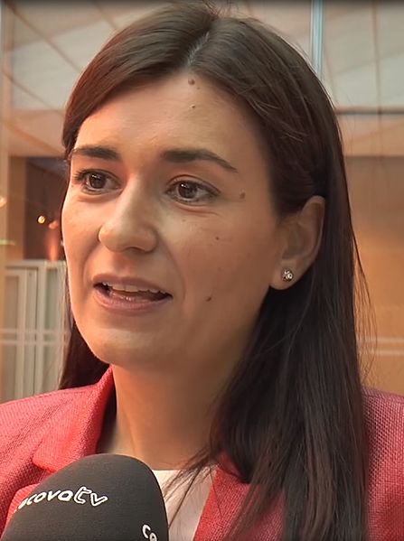 Spagna, tesi di master copiata: lascia il ministro della Sanità Carmen Montòn