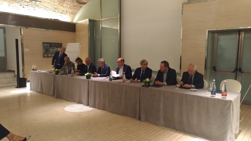 Contratto medici, l’Intersindacale annuncia lo stop alle trattative e lo stato d’agitazione: a ottobre scioperi e manifestazioni