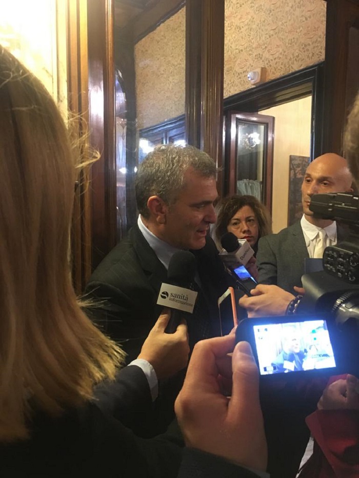 Morbillo, arriva piano del Ministero. Il Sottosegretario Bartolazzi: «Vaccino obbligatorio per adulti e operatori sanitari»