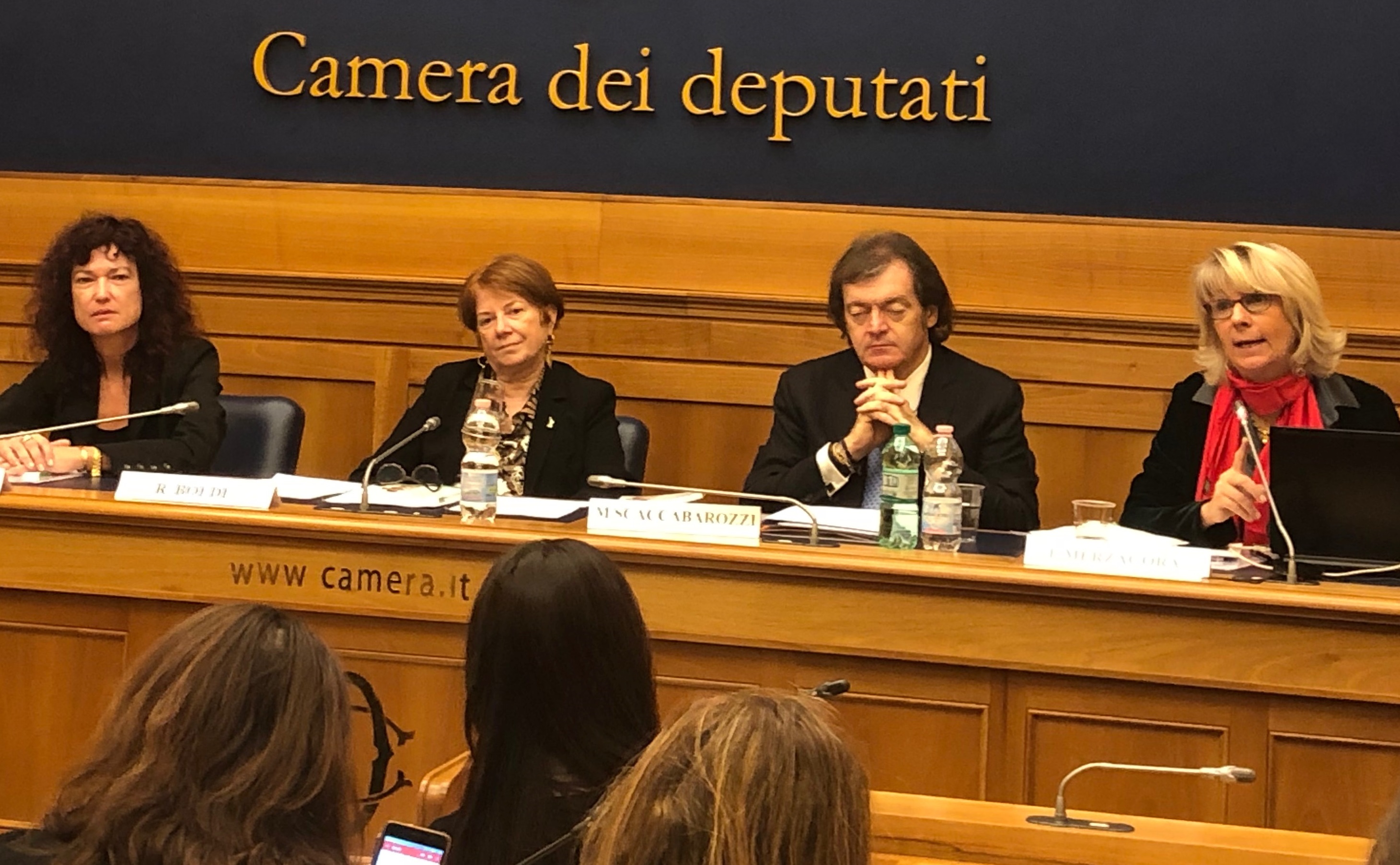 Caregiver: ONDA e Farmindustria insieme per sostenere ‘l’esercito silenzioso’. Scaccabarozzi: «Molte sono donne, miglioriamo qualità della loro vita»