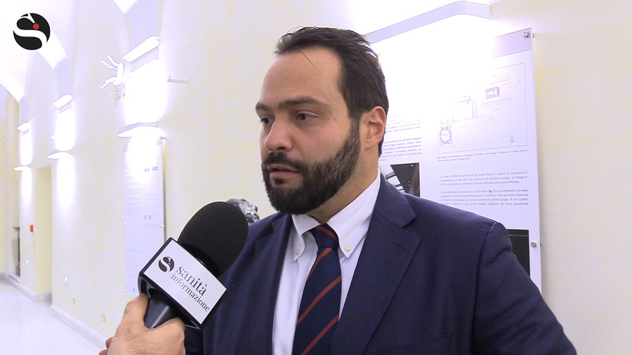 Ue e sanità, Castaldo (M5S): «Al lavoro per ottenere la certificazione europea dei chirurghi. Per ogni medico che va all’estero perdiamo fino a 500mila euro»