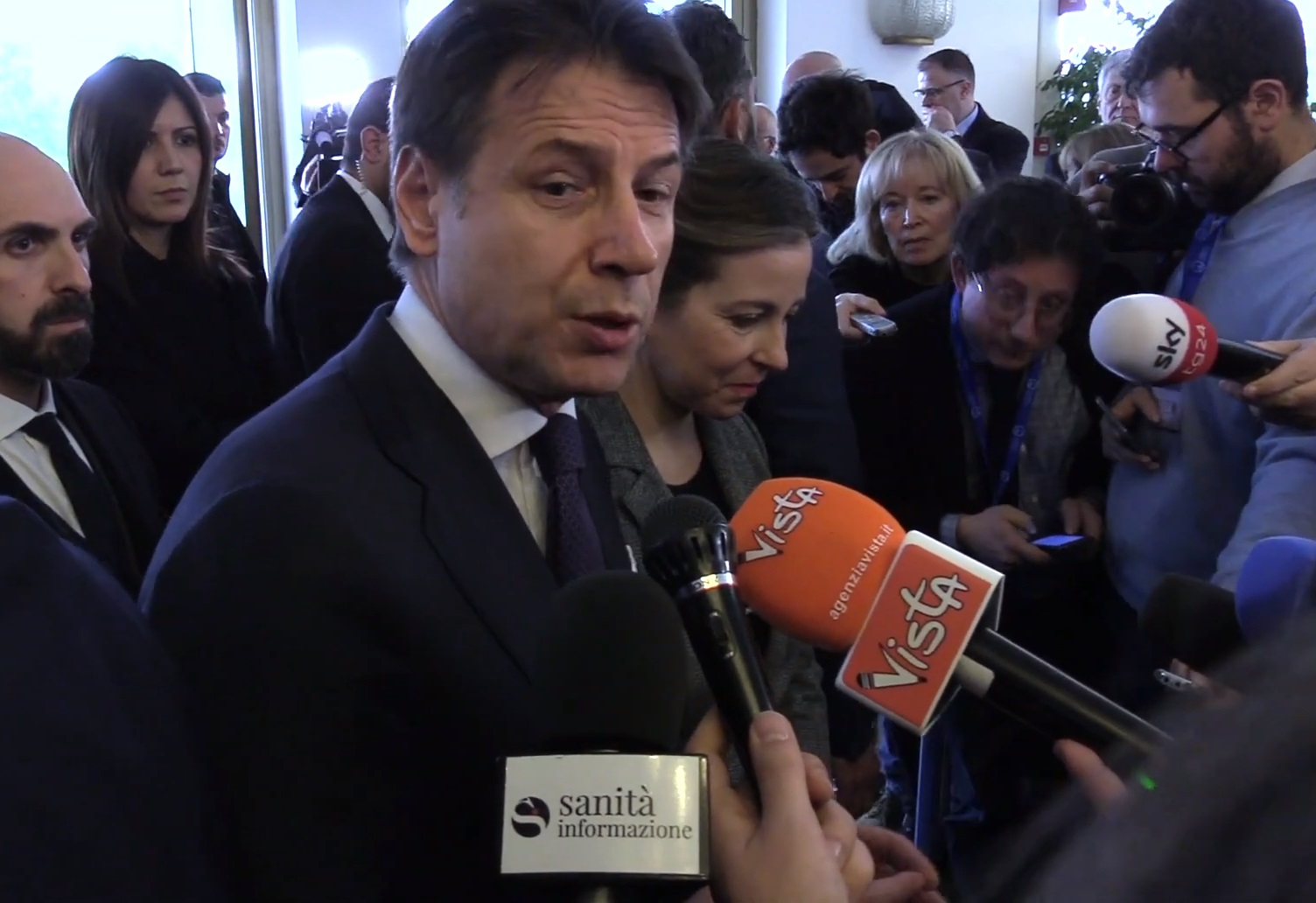 Sanità, premier Conte: «Non tagliamo, investiamo su ricerca e formazione. Fare il massimo per diritto salute»