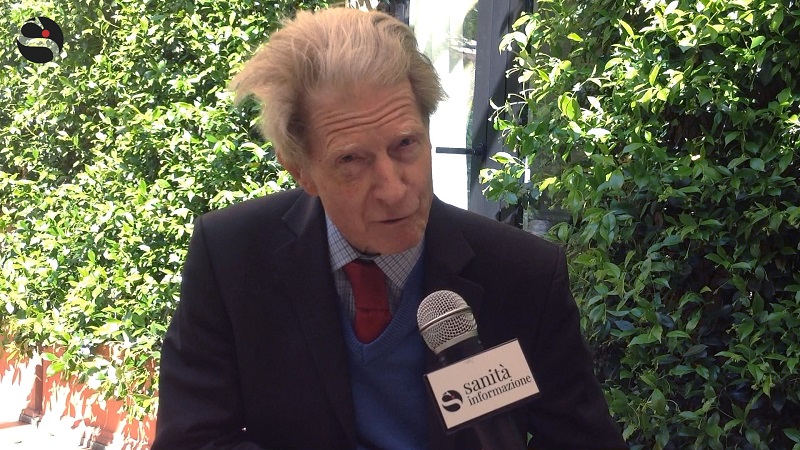 Chiacchierata con il Premio Nobel John Gurdon: «Clonare gli esseri umani è inutile, così come i dilemmi etici…»