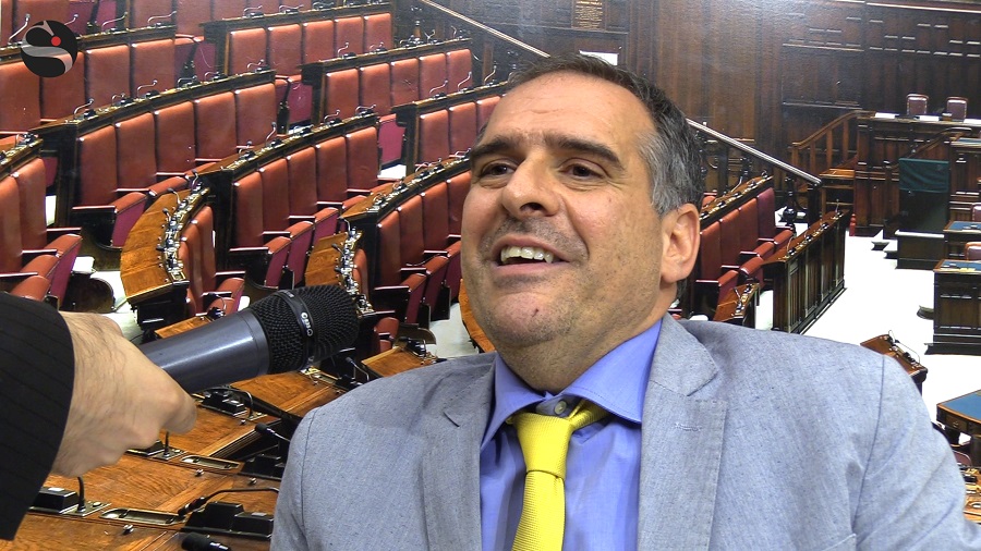 Vaccini, Bella (M5S) contesta studio no vax: «Decimali ‘anomali’ e metodiche dubbie, analisi non reggono»