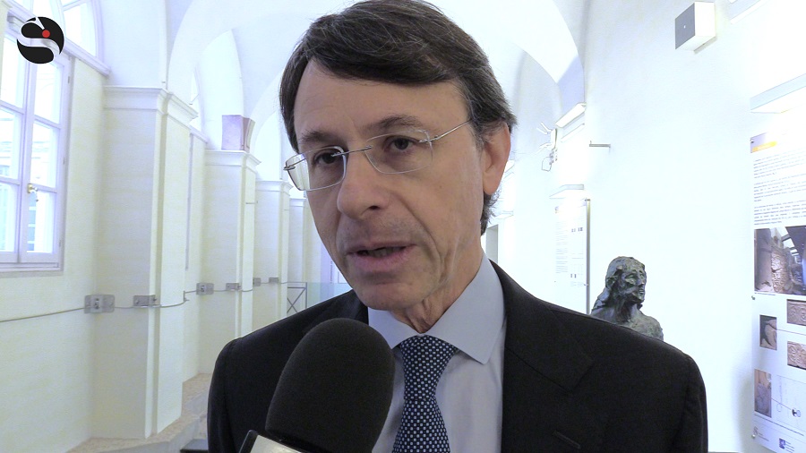 Ricerca clinica, in Italia pochi fondi pubblici e troppa burocrazia. Mandelli (Fofi): «Serve credito di imposta totale per le aziende»