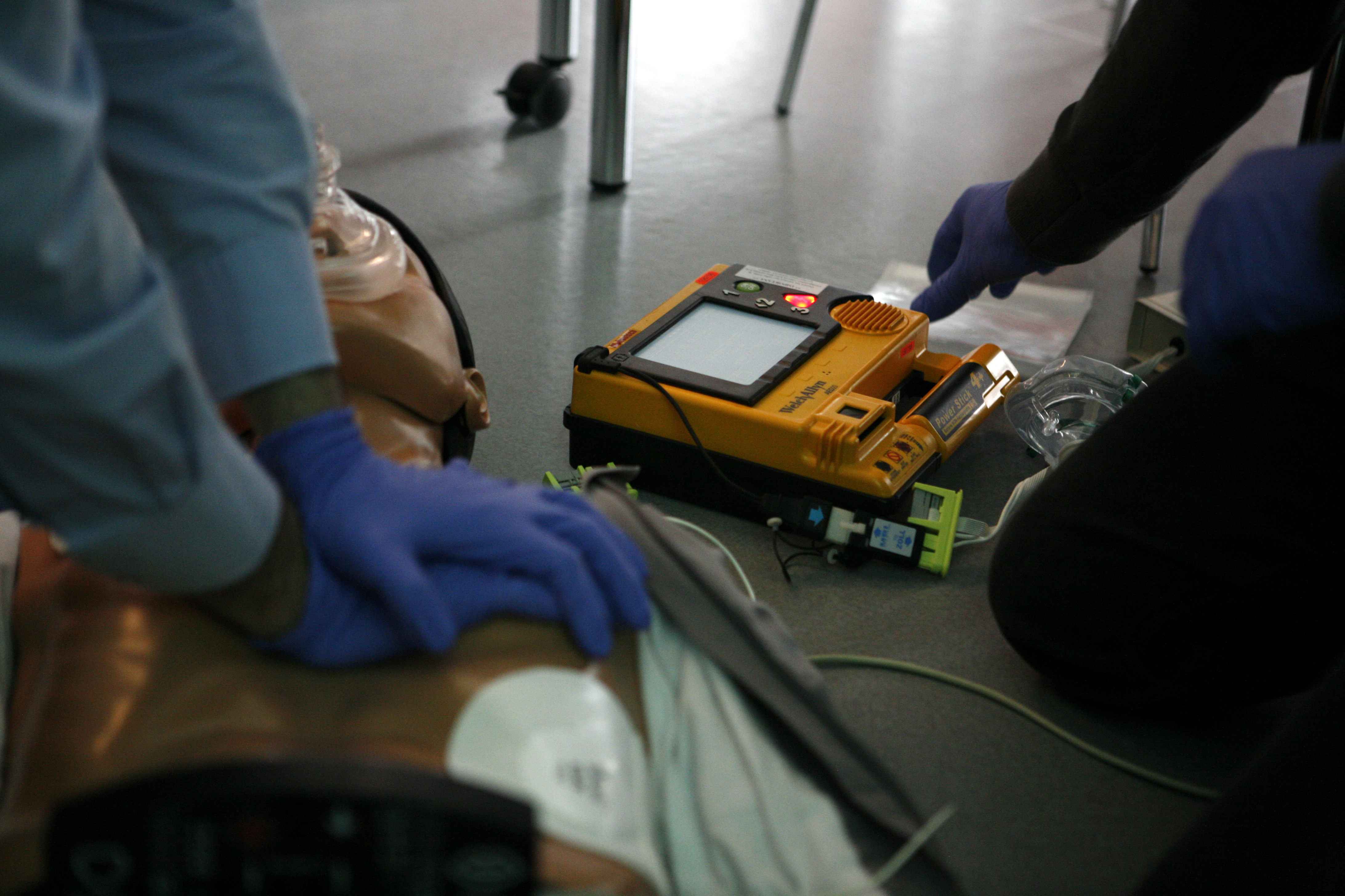 Defibrillatori, ok Camera a obbligo per Pa dal 2025. Passa Odg sui ‘droni salvavita’