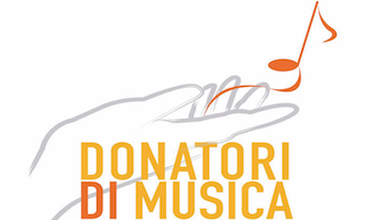 Concerti in reparto per dare serenità ai malati oncologici. Compiono dieci anni i “Donatori di Musica”