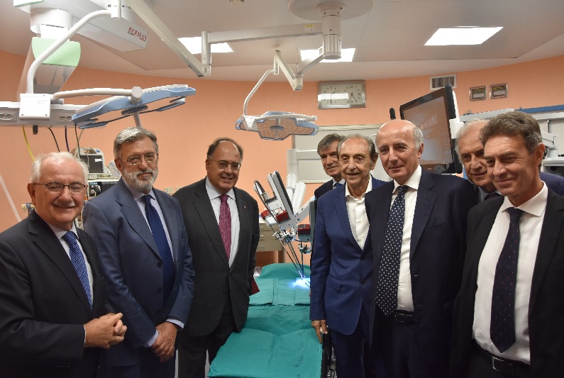 Roma, all’Umberto I arriva il robot Da Vinci. Gaudio (Rettore Sapienza): «Permette l’applicazione delle tecnologie più avanzate»