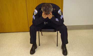 Aumentano suicidi tra le forze dell’ordine: 37 dall’inizio dell’anno. SAP: «Fondamentale avere psicologi destinati agli agenti per la prevenzione»