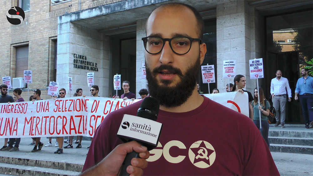«Sistema irregolare e non meritocratico», la protesta contro il numero chiuso: «Così si smantella la sanità pubblica»