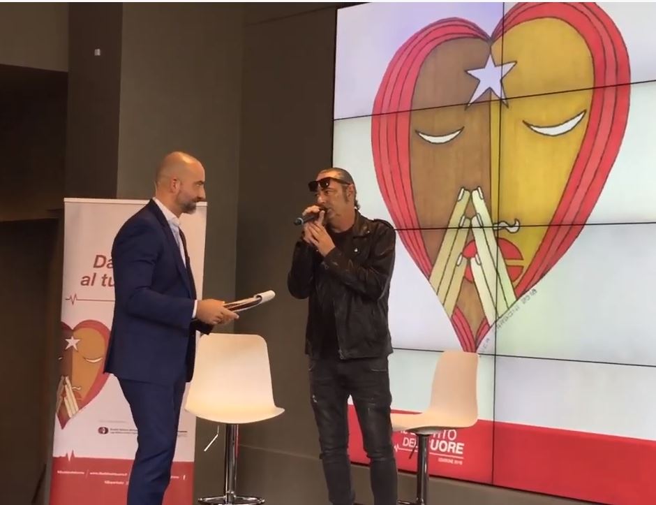 Luca Carboni con un inedito “Ci vuole un fisico bestiale” per la campagna di prevenzione cardiovascolare targata Bayer