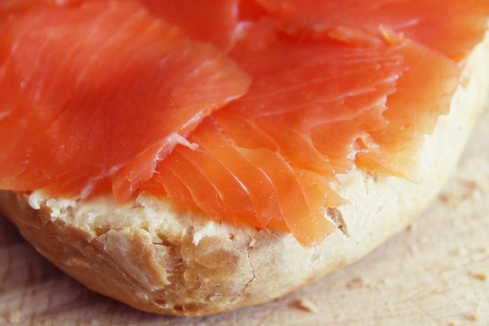 come mangiare il salmone affumicato